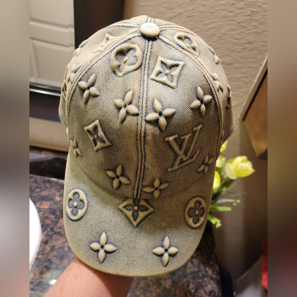 Louis Vuitton Monogram Cap - Picture 11 of 11